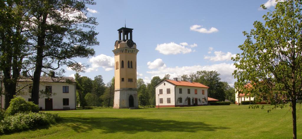 Tisdag 8 augusti STRÖMSBERGS BRUK Kl. 8-20 Fotoutställning: Järnvägen Tierp Strömsbergs bruk 1917-2017 ÖSTERBYBRUK Kl. 8-17 Kl. 12-18 Kl. 15 Kl. 18.