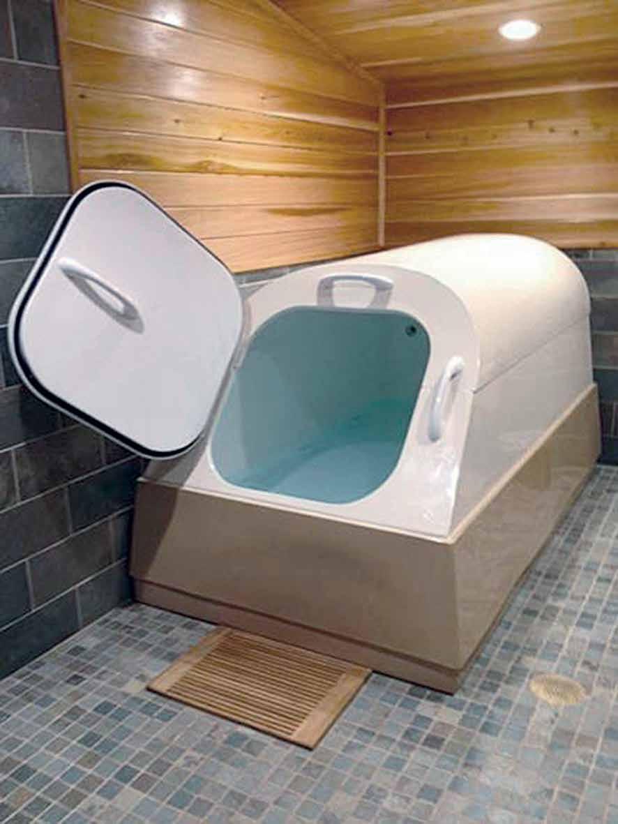FLOATING EN OSLAGBAR AVSLAPPNING fler och fler människor har upptäckt floating som ett spännande alternativ för att ge kroppen avslappning och harmoni.