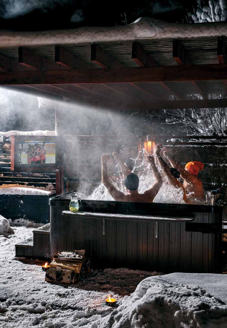 ETT UTOMHUSSPA ÄR LÅNGT MER ÄN ETT BAD att spabaden gjort riktig succé i Sverige är egentligen inte särskilt svårt att förstå.