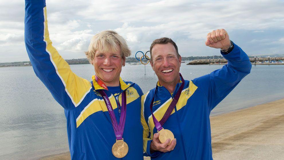 Max Salminen och Fredrik Lööf två lyckliga svenska Starbåtsseglare, som äntligen fått sina OS-guldmedaljer i Weymouth 2012.
