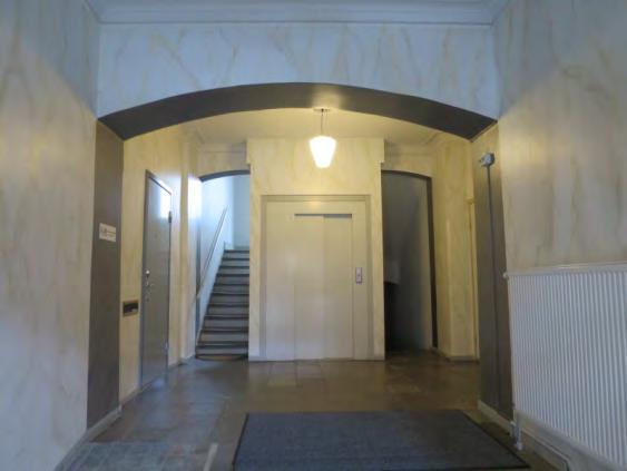 Sida 23 av 40 INVÄNDIGT De som bor eller arbetar i fastigheten får förmånen att njuta av dess inre.