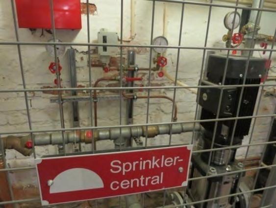Sida 34 av 40 sen fungerar fint enligt uppgift, porttelefonerna till vindslägenheterna fungerar dock dåligt och kopplas av den anledningen över efterhand till det andra systemet.