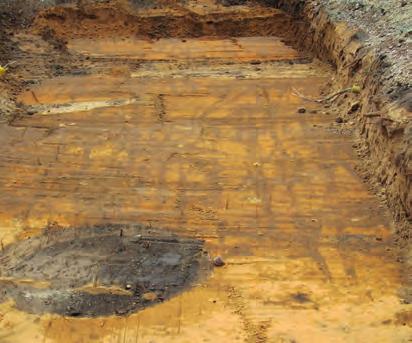 Hela den södra halvan består numera av sentida påförda massor. Inom den norra delen däremot framkom årderspår på ca 1,2 meters djup.