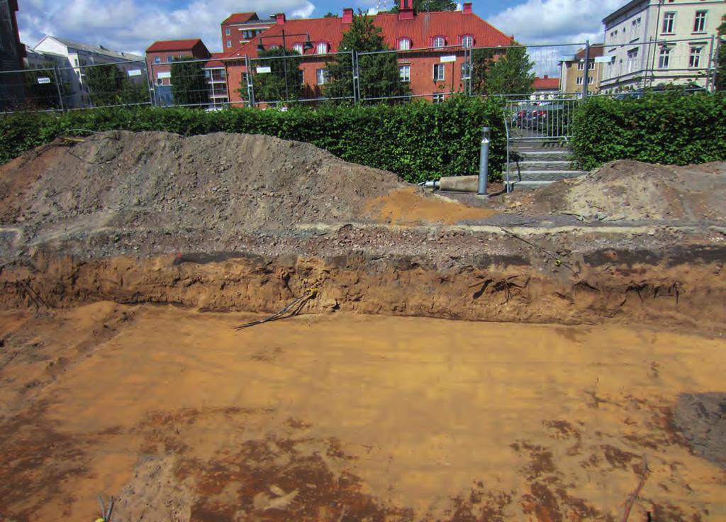 12 ARKEOLOGISK RAPPORT 2016:26 Figur 10. Foto över det andra området med årderspår.