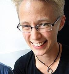 7 november S A G A S Å N G O C H SLAPPISSTU N D Hur kan vi vara mot varandra? Hjälphunden har fall att lösa och vi följer med på utryckningarna under fyra onsdagar! Vill du vara med?