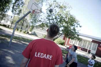 Vissa barn kan uppleva att det är jobbigt med sommarlov, för de har inget att göra och familjen har kanske inte möjlighet