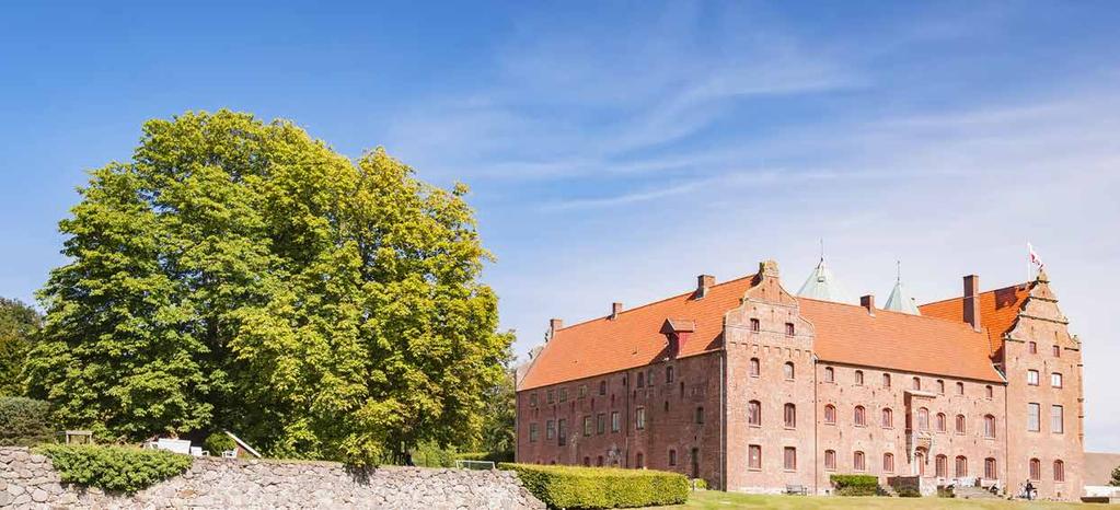Österlen fyllt av pärlor Mytomspunna Österlen har mycket att erbjuda, varför inte inleda med ett besök i Stenshuvuds nationalpark?
