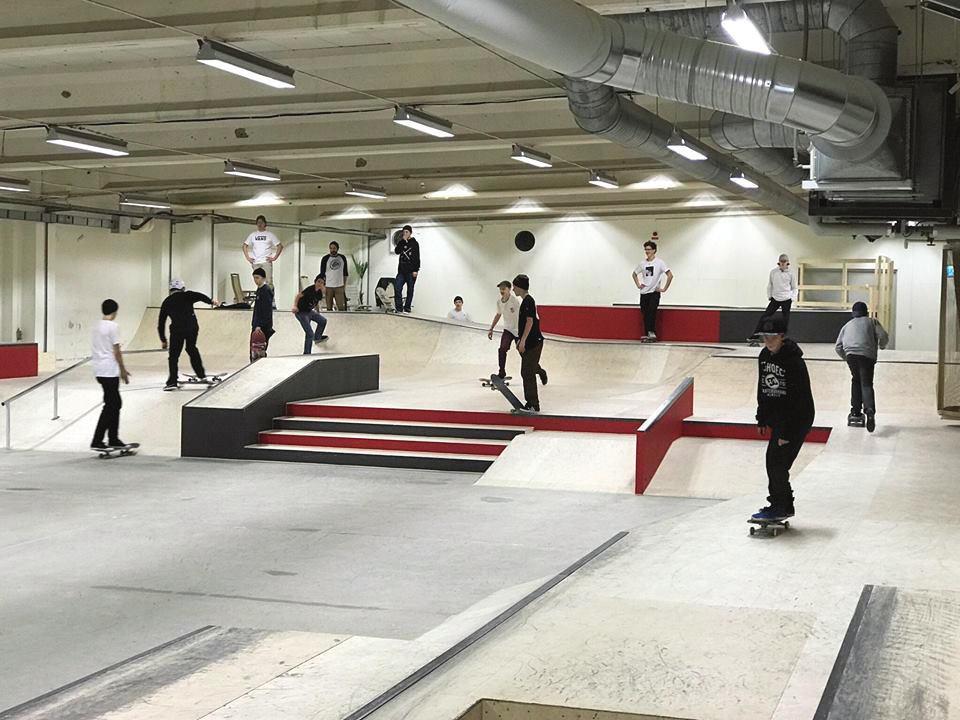 Skateboard ÖPPETTIDER UNDER LOVET Måndag 17.