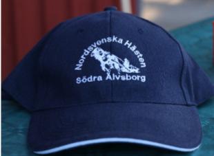 Föreningskläder Nu finns det kepsar med nya loggan att köpa från föreningen!