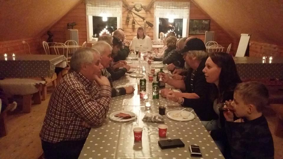 Höstfesten på Ryasjö Hästgård Den 26 november samlades 25-30 föreningsmedlemmar på Ryasjö Hästgård för att umgås & njuta av glögg & pepparkakor, smörgåstårta m.m. Efter maten häll Ingela Törnqvist ett litet föredrag inom ett ämne som togs upp på avelskonferensen; parasiter & avmaskning.