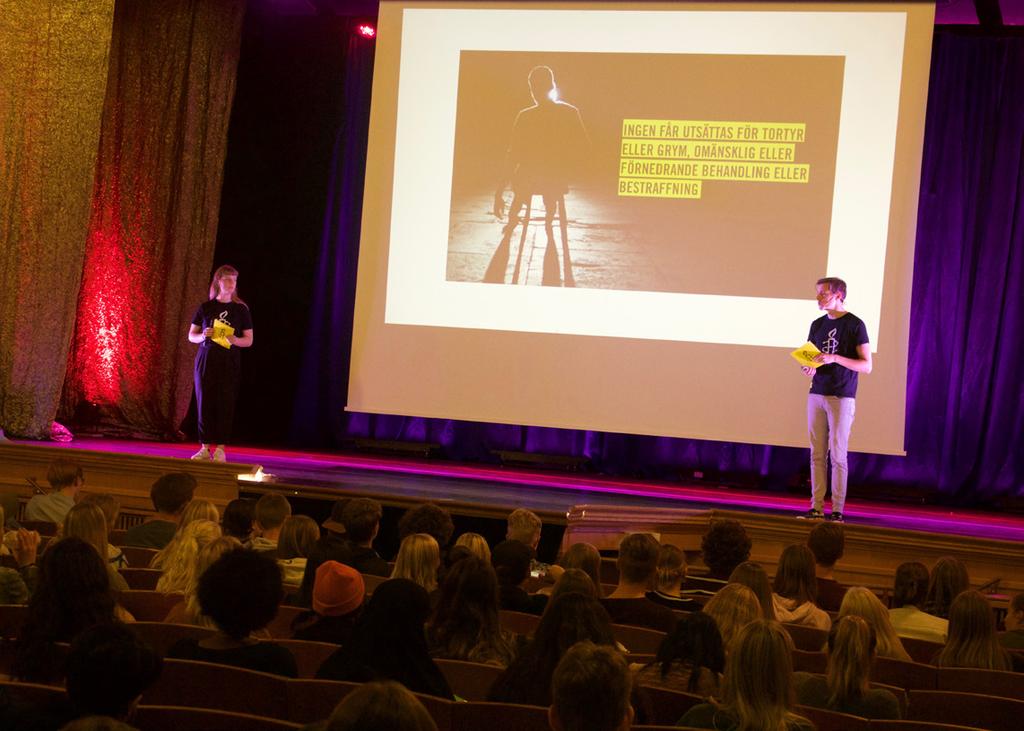 A-day är en föreställning om mänskliga rättigheter. Under två timmar varvas föreläsning med dramatisering, interaktion och filmvisning.