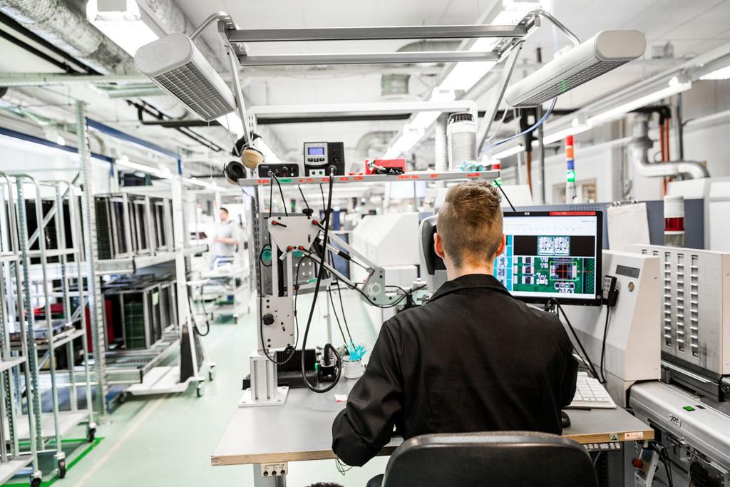 Trainee på Aros Trainee på Aros är det perfekta jobbet för dig som är nyexaminerad och direkt vill få en djupare teknisk kunskap och samtidigt veta mer om och testa på de olika arbetsrollerna en