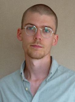 Krister Petersson Krister Petersson är skaparen bakom den älskade serien Uti vår hage. Serien kretsar kring mångsysslaren Faló och hans vänner och grannar i den lilla hålan Mjölhagen.