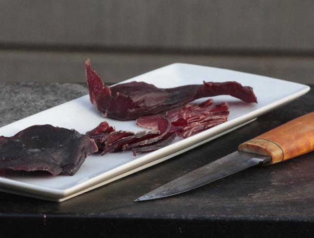 Spekat skogsfågelbröst Speking är en gammal konserveringsmetod för att bevara kött och fisk över tid längre tid.