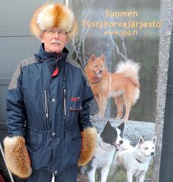 Där blev vi välkomnade och hämtade av SPJ:s ordförande Pentti Isoviita för vidare bilfärd till Rokua som ligger cirka 8 mil sydväst om Uleåborg.