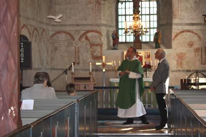 Söndagen den 19 oktober blev en högtidsdag i Dörarps församling då församlingen invigde den nya duvan som hänger ovanför dopfunten i kyrkan.