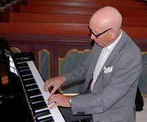 Han är känd för sitt intelligenta och fantasifulla spel med tydliga rötter i traditionen. Han lägger stor betydelse vid melodin i sina improvisationer.