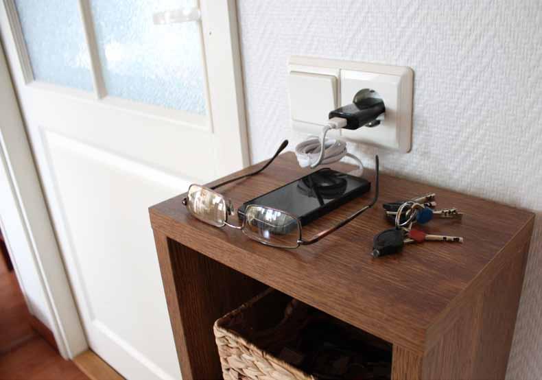 TeLEFONEN OCH/ELLER PERSON- SÖKAREN BESLUT VAR TELEFONEN/PER- SONSÖKAREN skall vara då du är hemma. Den bästa platsen är vanligen inne, på en central plats invid utgången, före vindfånget/tamburen.