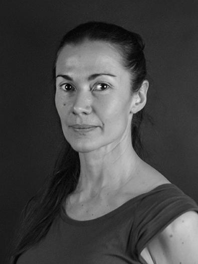Snödrottningen. Helena har också sjungit i flera uppsättningar på Skånska Operan, senast i Carmen. Sommaren 2016 var hon med i Det går an på Läckö Slottsopera/Operaverkstan.
