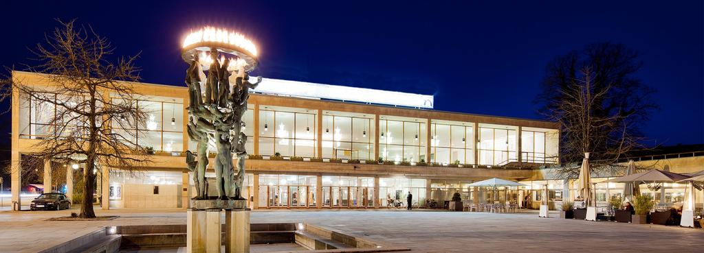 Om operakonsten och Malmö Opera Malmö Opera är det tredje största operahuset i Sverige, och ägs av Region Skåne (91%) och Malmö Stad (9%).