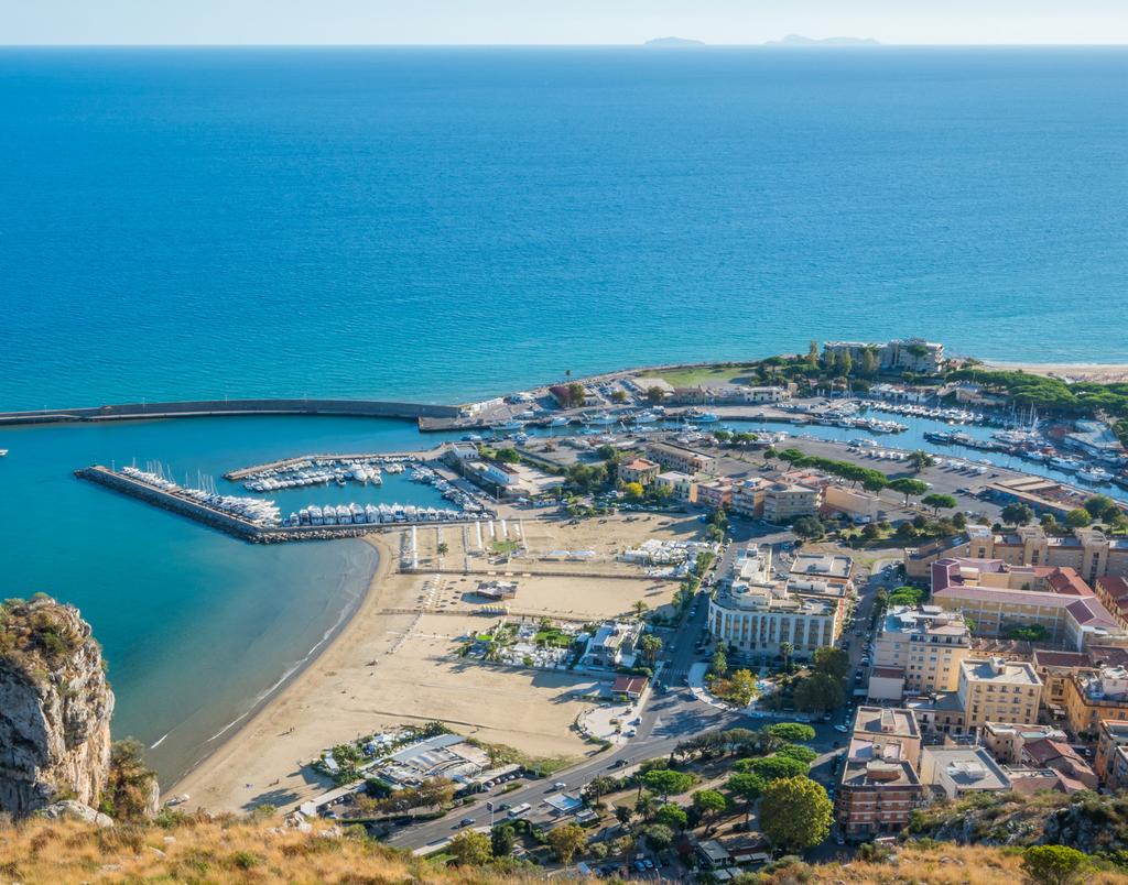 Charmiga Terracina med utflykter Försommar i en italiensk småstad, mellan Rom och Neapel. NYHET! I den charmerande semesterstaden Terracina upplever vi italienskt vardagsliv i ordets bästa bemärkelse.