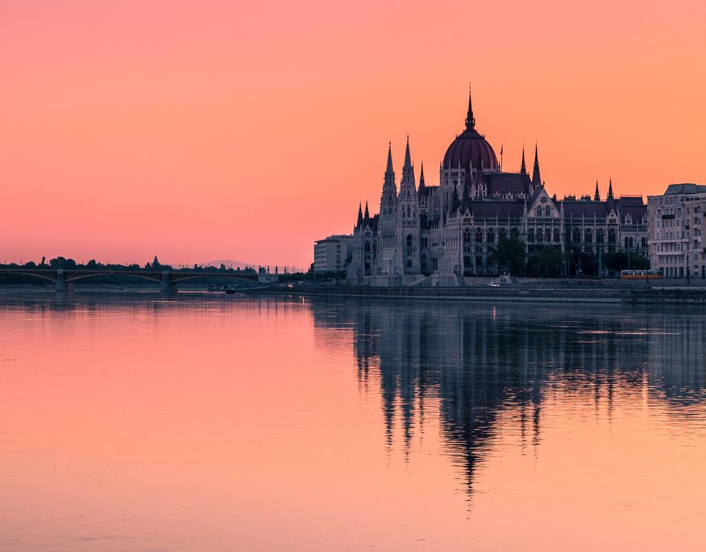 Donaus drottning Budapest Termalbad, kultur och Donaukryss NYHET!