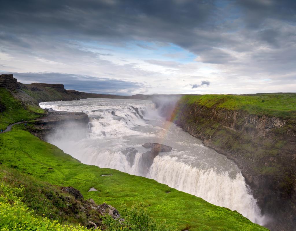 Sagornas Island Sagornas Island: Gyllene cirkeln med Gullfoss, Tingvalla och Blå Lagunen.