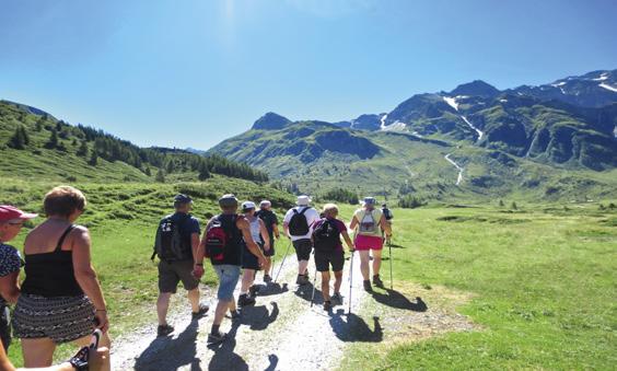 promenader och besöker Salzburg och utforskar denna vackra och anrika stad.