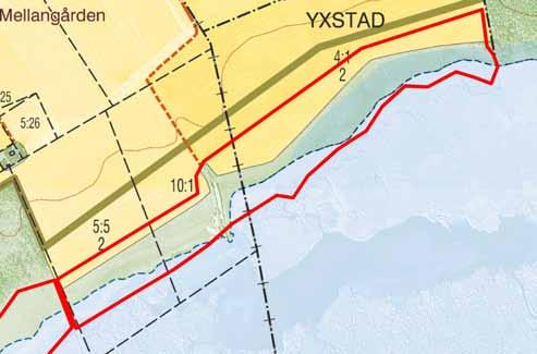 Yxstad strand 12 ha Området är röjt under senare år och betas därefter med högt tryck. Ängen är smal men öppen och utan träd/buskar förutom i västra kanten. Blå bården är öppen hela våren.