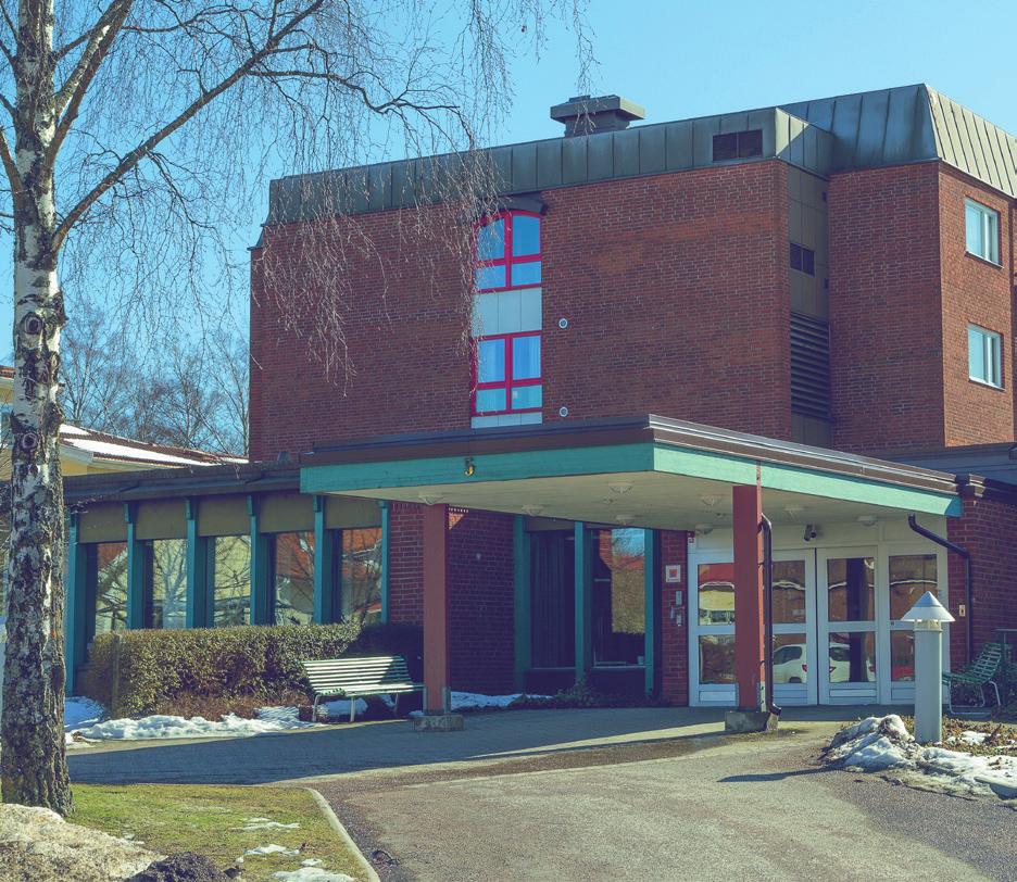 Vård och omsorg Vi vill att alla ska känna sig trygga att få den vård och omsorg man behöver. Personalen ska trivas och känna arbetsglädje.