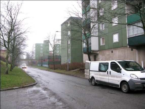 14 (19) Dp 2011-04898-53 Stadsbyggnadskontoret menar att de stora parkeringsdäcken är halvtomma och svårförenliga med tanken att skapa intressanta och attraktiva gatustråk.