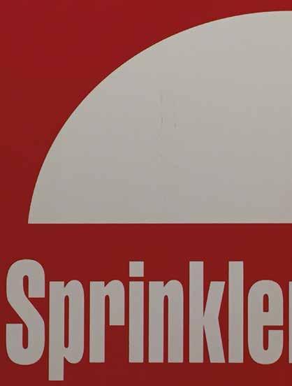 HUR FUNGERAR SPRINKLERSYSTEMET? Sprinklersystemet består i huvudsak av sprinklerhuvuden, rörsystem, larmventil och en vattenkälla.