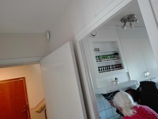 En grundflödesventil X-24 är integrerad bakom donet och stänger automatiskt när köksfläkten aktiveras.