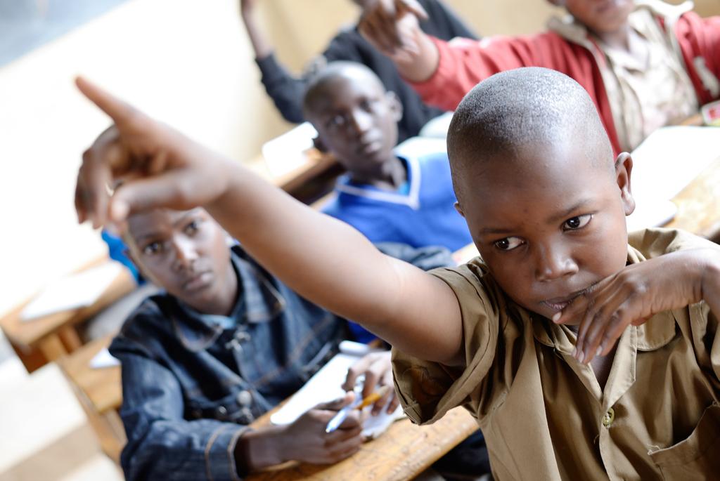 Alla barn har rätt att gå i skolan. Det står inskrivet i barnkonventionen. För många barn finns det flera hinder som står i vägen för skolgång.