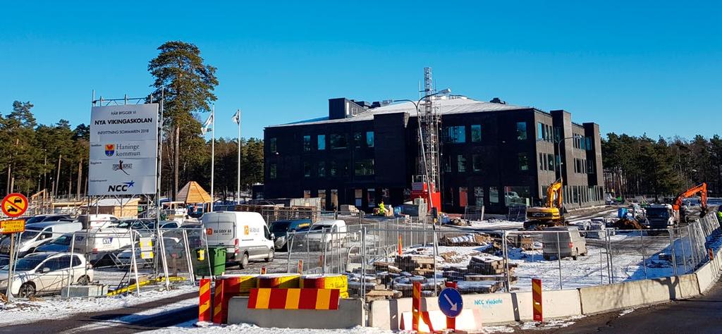 På Sleipnervägen i Handen byggs den nya Vikingaskolan. Skolan byggs i tre våningar för en 3-parallellig F-6-verksamhet.