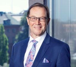 Styrelse och VD Styrelsens och VD s innehav per 31 december 2017 Per-Olof Söderberg, ordförande * Beroende (av större aktieägare) styrelseordförande sedan december 2017. Civilekonom HHS. MBA Insead.