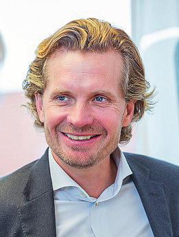 Styrelse, ledande befattningshavare och revisorer LEDANDE BEFATTNINGSHAVARE Nedanstående tabell listar namn, position, födelseår, anställningsår och aktieinnehav för Bolagets ledande