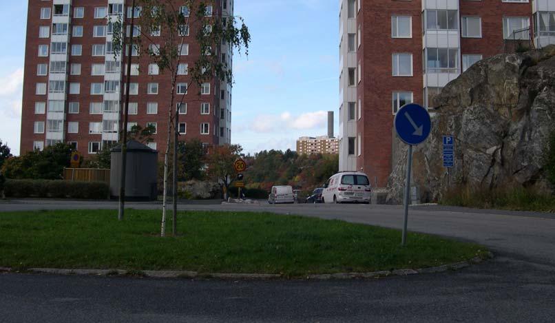 Uppdragsnr: 10065277 24 (32) Alphyddan Trots att det är helt fullt på kantstensparkeringen längs Alphyddevägen nattetid finns det lediga plater i Kaisercars garage.