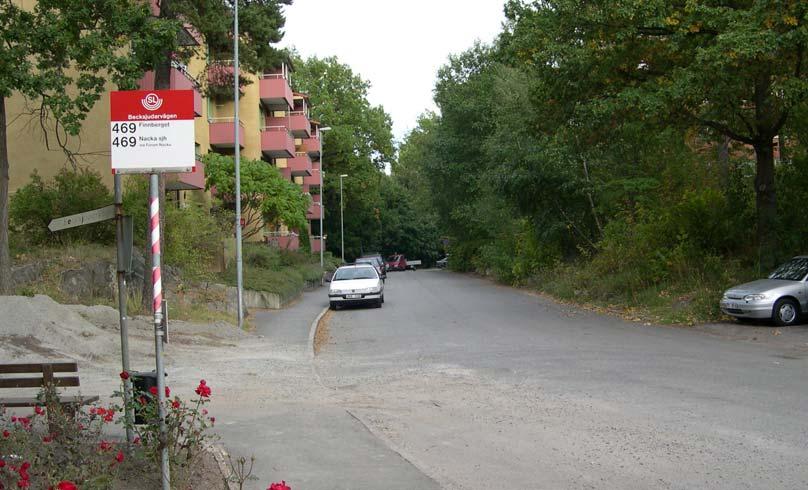 Uppdragsnr: 10065277 26 (32) Finntorp väst Det vore önskvärt att göra parkeringen längs Finntorpsvägen enkelsidig dygnet runt vilket kräver ca 20 parkeringsplatser på annan plats.