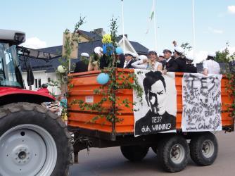 Studentflak Information från Transportstyrelsen: Vid studentfirande och karnevaler hör det ofta till festligheterna att färdas i utsmyckade fordon av olika slag.