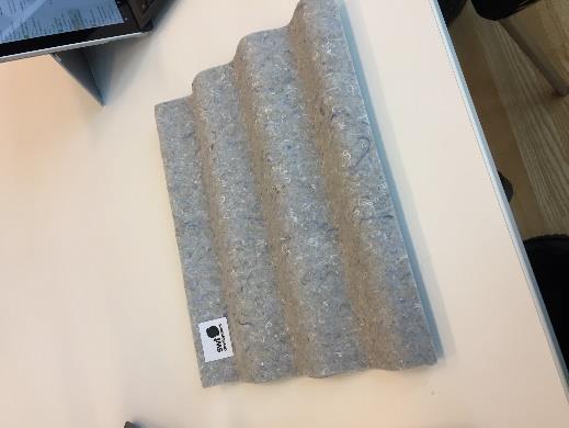 22 Figur 5 Materialprov - akustikplattor gjorda av återvunnen textil framtagna av Swerea IVF Framåt: Swerea skickar materialprover som kan användas i projektets showroom.