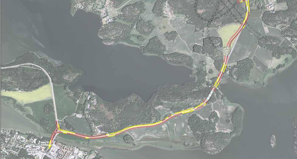 Skyltar placeras samlat, med stöd av bergsskärning och åkerholme. Skyltar placeras i anslutning till vegetation. Undvik att placera skyltar i de öppna fälten på bägge sidor av vägen.
