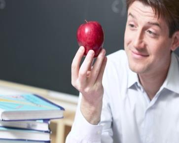 Forskning Utreda och vid behov föreslå förändringar när det gäller skolmyndigheternas roll och ansvar i syfte att säkerställa en effektiv organisation av deras arbete med