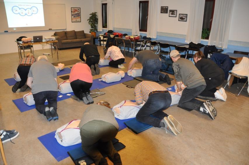Pa liv ö dö d 7 november var det en Hjärt-Lung-Räddnings kurs i klubbhuset.