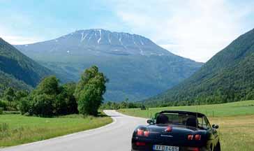 Min Barchetta på väg... Norsk Fiat Registers sommertreff i Rjukan TEXT & FOTO: ÅKE BLOMSTERBERG Välkomsttältet.