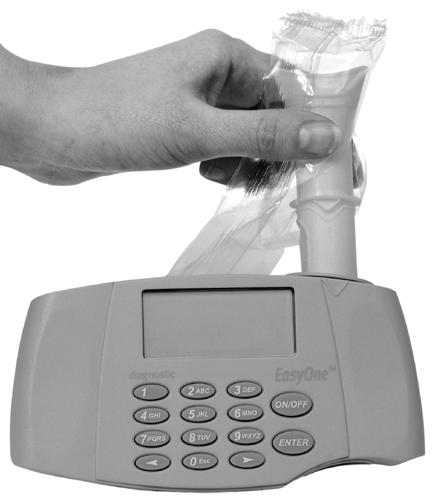 EasyOne Spirometer Bruksanvisning Version EU-dt-2.4 4 Sätt i en spirette i instrumentet enligt bilden nedan. Kontrollera att pilen på spirette är vänd mot pilen på instrumentet.