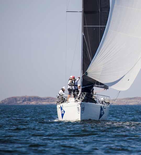 Team Pro4u firar EM-guldet i Gdansk 2017. Övre raden från vänster: Joakim Hoppe, Oskar Sömermaa, Anders Björk, Oskar Hellblom.