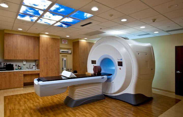 En ny nationell strategi för cancer En av tre svenskar kommer någon gång i livet att drabbas av cancer. Cancer är den vanligaste allvarliga sjukdomen i Sverige.