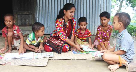Barn återvänder till skolan i Bangladesh Liza blev tvungen att sluta i skolan, eftersom det blev omöjligt för föräldrarna att med sin dagsinkomst, tre euro, både försörja familjen och hålla Liza i