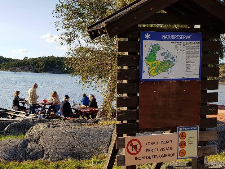 Vi åt och drack gott alldeles intill strandkanten.